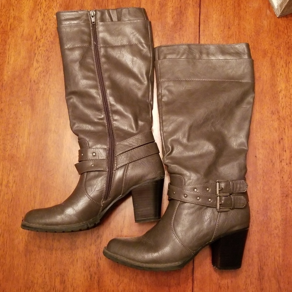 Gray boots